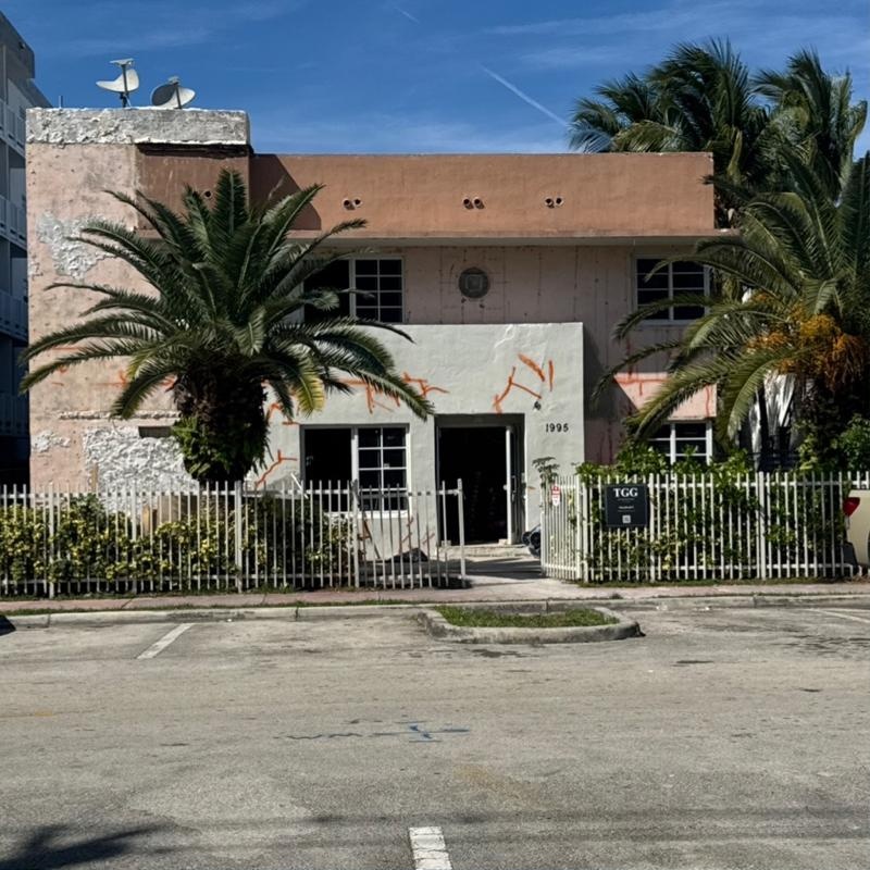 Fachada del edificio antes del trabajo